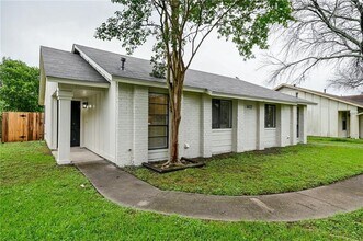 1602 W Braker Ln in Austin, TX - Building Photo - Building Photo