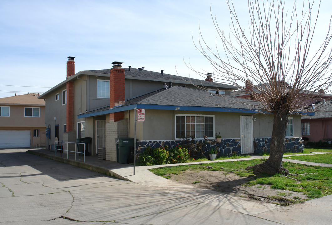 127 Nedra Ct in Sacramento, CA - Building Photo