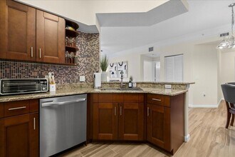 5203 Myrtlewood Cir E, Unit E in Palm Beach Gardens, FL - Building Photo - Building Photo