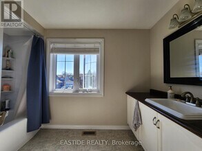 82 Hooper Square in Bowmanville, ON - Building Photo - Building Photo