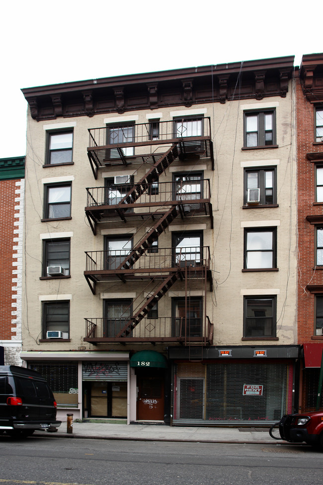 182 Avenue B in New York, NY - Foto de edificio - Building Photo