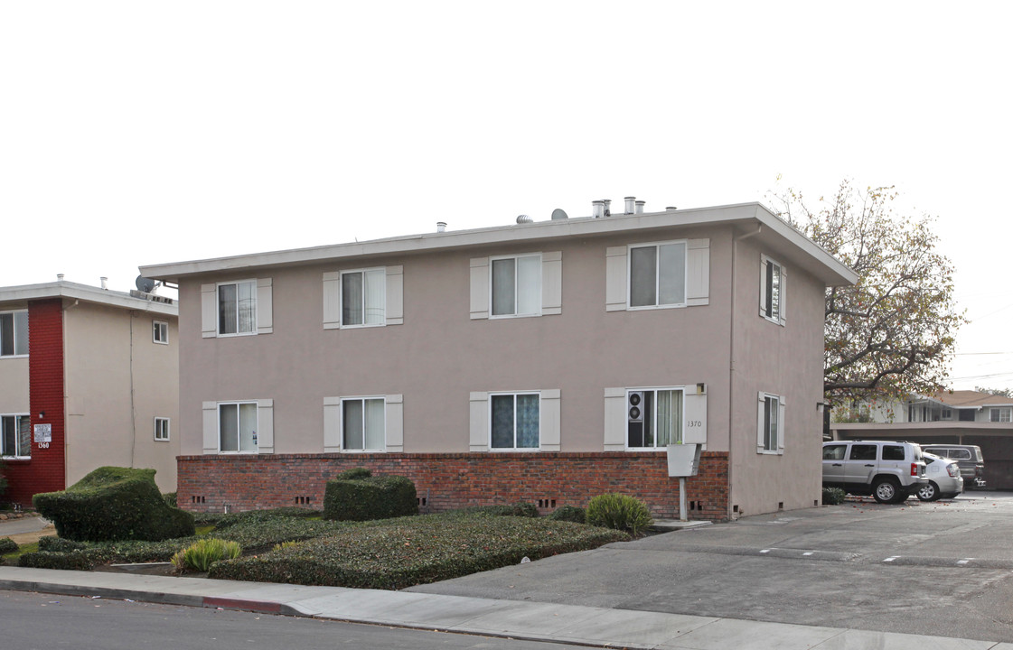 1370 Warburton Ave in Santa Clara, CA - Building Photo