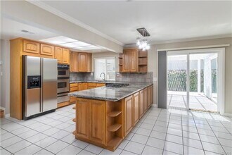 10611 Jordan Ave in Los Angeles, CA - Building Photo - Building Photo