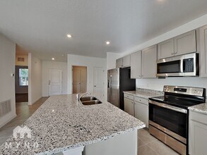 6975 Faben Ln in Zephyrhills, FL - Building Photo - Building Photo