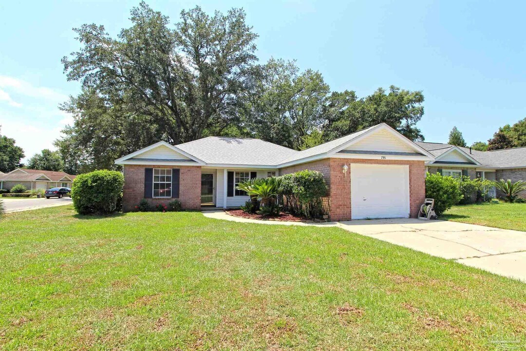 701 Thornwood Pl in Pensacola, FL - Building Photo