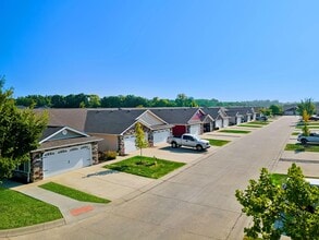 Redwood Noblesville Harewood Drive N in Noblesville, IN - Foto de edificio - Building Photo