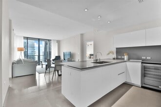 88 SW 7th St, Unit 3503 in Miami, FL - Building Photo - Building Photo