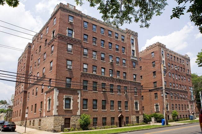 541 Bronx River Parkway in Yonkers, NY - Building Photo - Building Photo