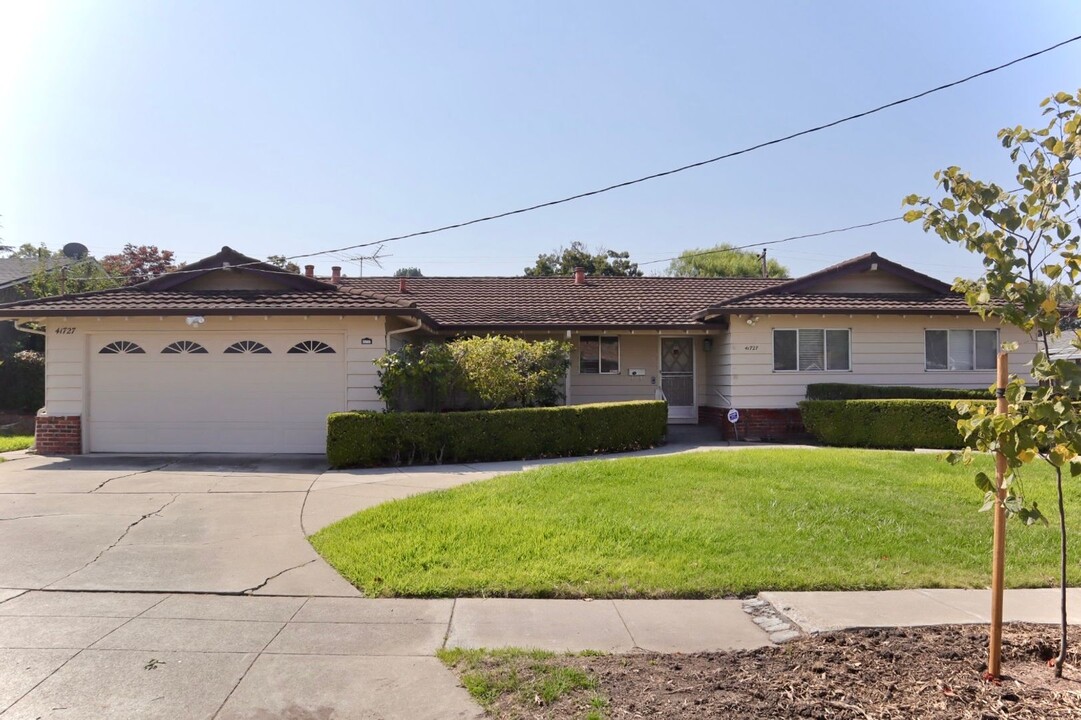 41727 Chiltern Dr in Fremont, CA - Building Photo