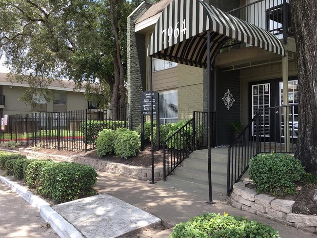 Ravenwood Apartments in Houston, TX - Building Photo - Building Photo