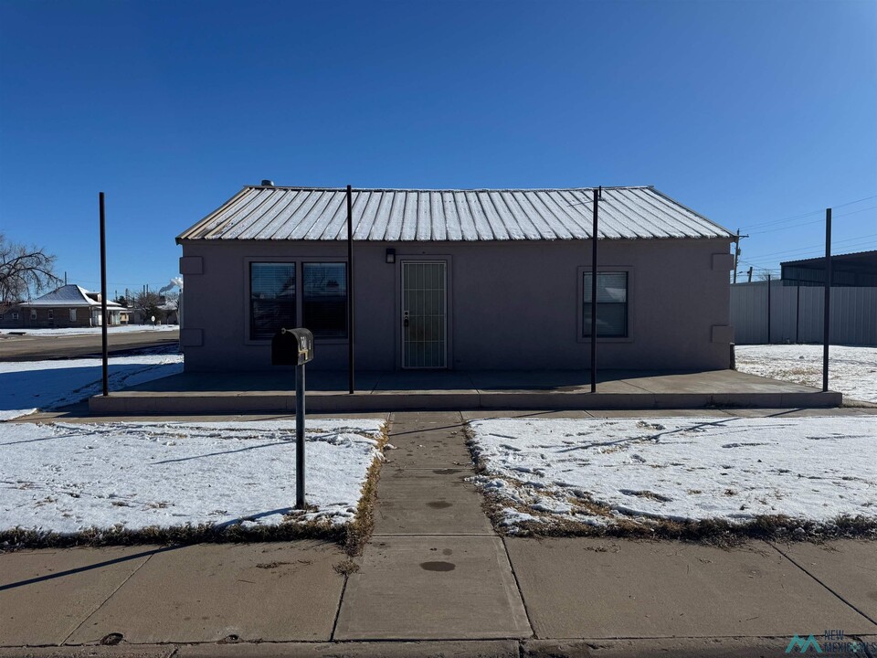 211 N 9th St in Artesia, NM - Building Photo