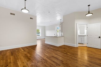 36 Bank St in New Milford, CT - Building Photo - Building Photo