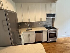 639 10th Ave in New York, NY - Building Photo - Building Photo