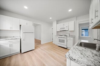 220 Hillside Ave in Waterbury, CT - Building Photo - Building Photo
