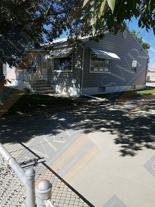 105 White Mountain Dr in Rock Springs, WY - Building Photo