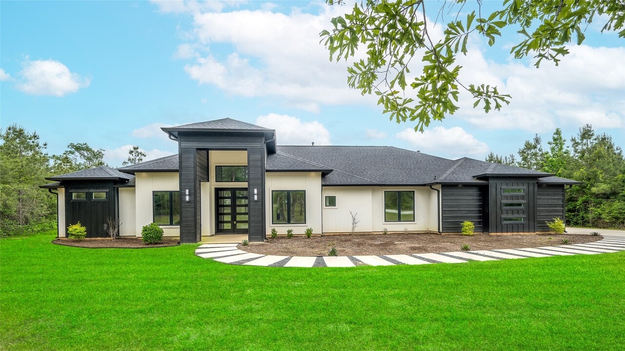 15181 Frst Grv Dr in Willis, TX - Building Photo