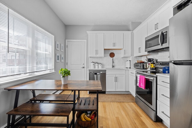 34 Edison Grn, Unit 1