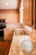 2201 Thomas Dr in Bellevue, NE - Building Photo - Building Photo