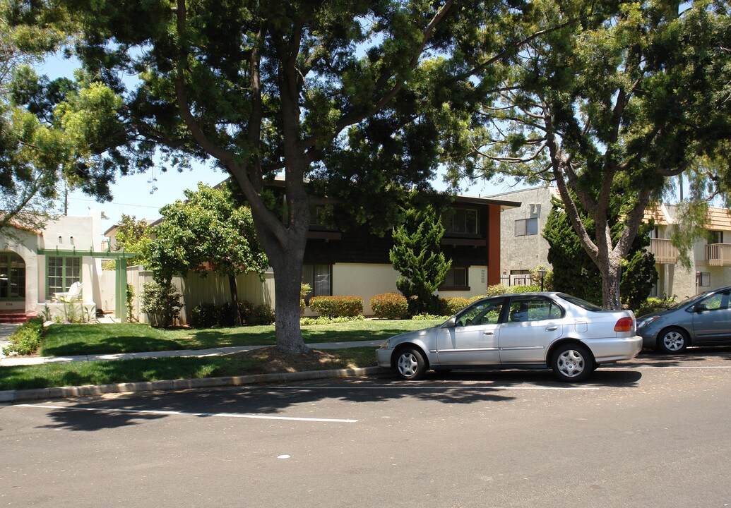 914-922 E Ave in Coronado, CA - Building Photo