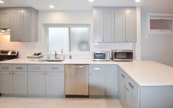 142 Salisbury Rd, Unit 2 in Brookline, MA - Building Photo - Building Photo