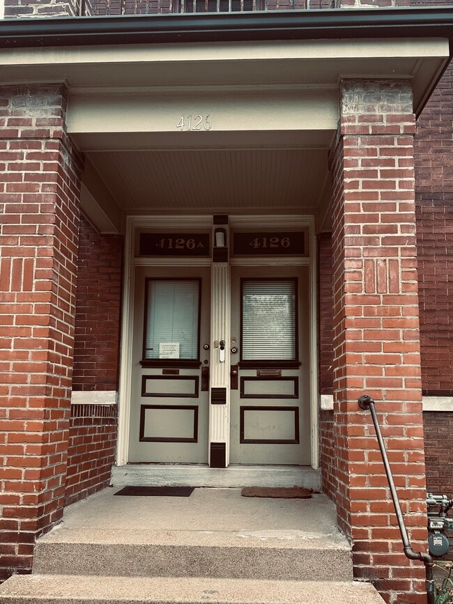 4126 Shaw Blvd, Unit 1F in St. Louis, MO - Foto de edificio - Building Photo