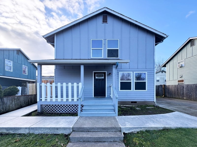 3196 Coraly Ave in Eugene, OR - Building Photo