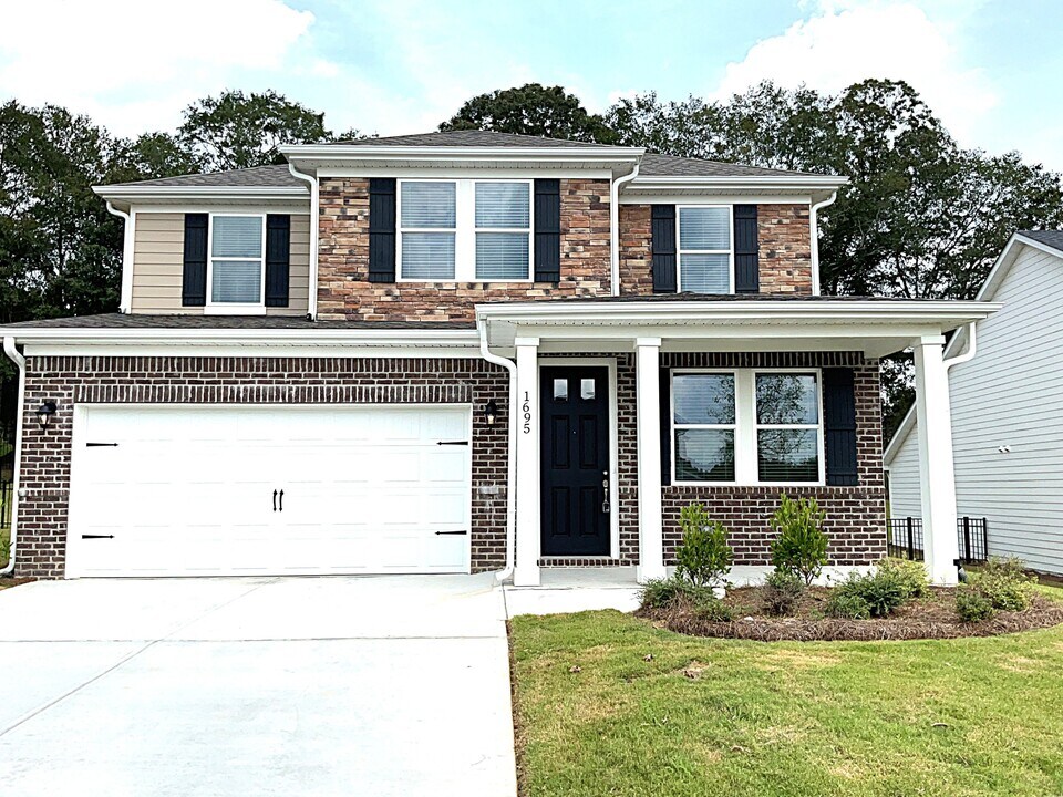1695 Soapstone Rd in Lawrenceville, GA - Building Photo