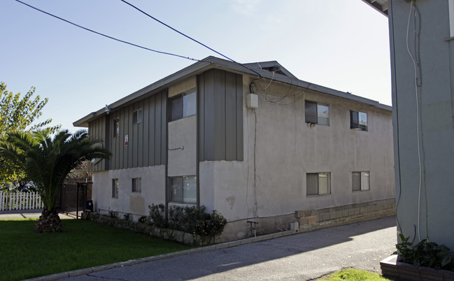 565 W D St in Ontario, CA - Building Photo - Building Photo