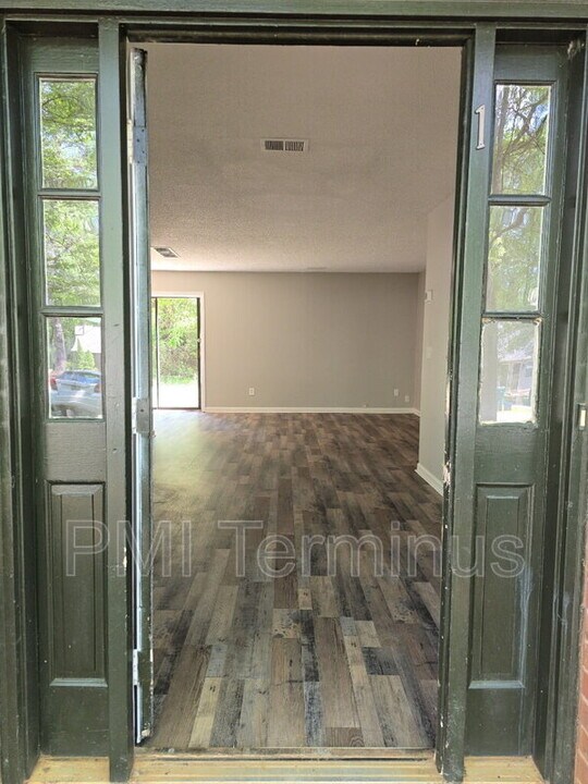 5005 Hawthorne Ct in Smyrna, GA - Building Photo