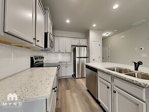 6063 Oak Bend Ct in Riverdale, GA - Foto de edificio - Building Photo