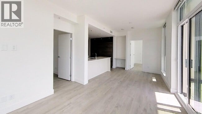 7388 Kingsway in Burnaby, BC - Building Photo - Building Photo