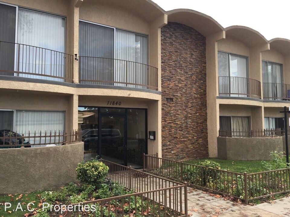 11840 Kittridge St in Los Angeles, CA - Building Photo