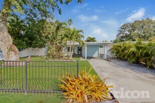 2317 13th Ave SW in Largo, FL - Building Photo