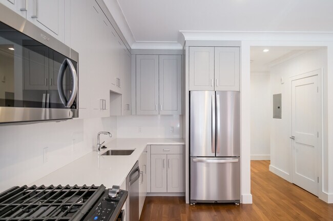 11 Temple St, Unit 2 in Boston, MA - Building Photo - Building Photo