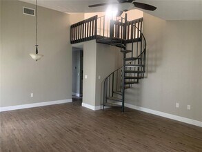 220 Village Crest Ct in Lakeland, FL - Building Photo - Building Photo
