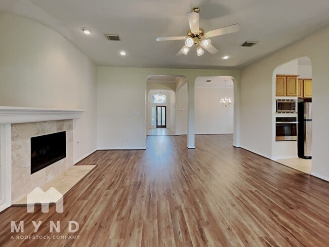 1605 Garden Lakes Dr in Friendswood, TX - Building Photo - Building Photo