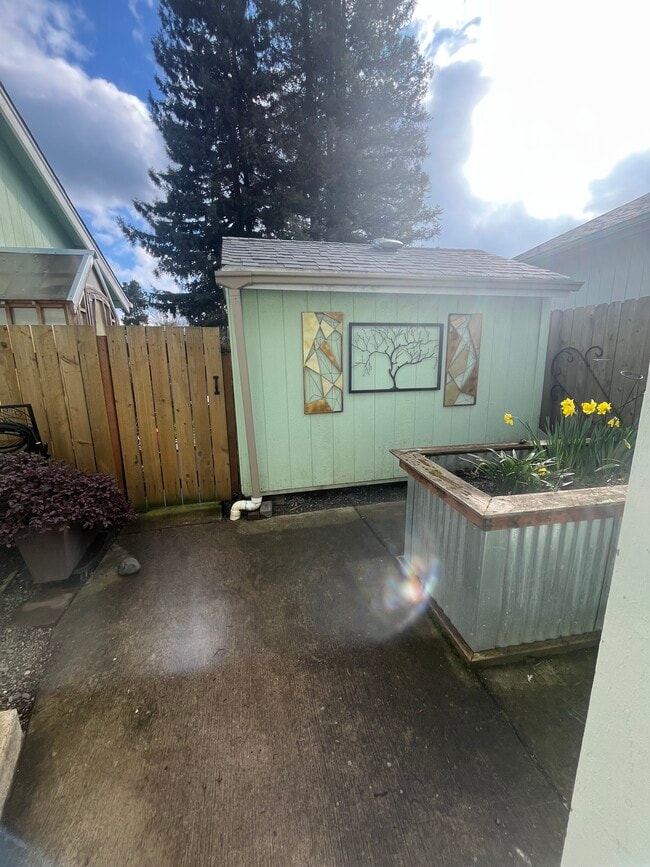 4824 San Francisco Dr NE, Unit #A in Salem, OR - Foto de edificio - Building Photo