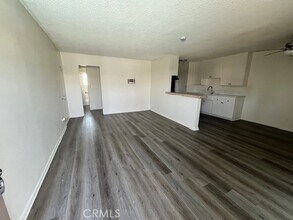686 E Cottonwood Rd, Unit 2 in Palm Springs, CA - Building Photo - Building Photo
