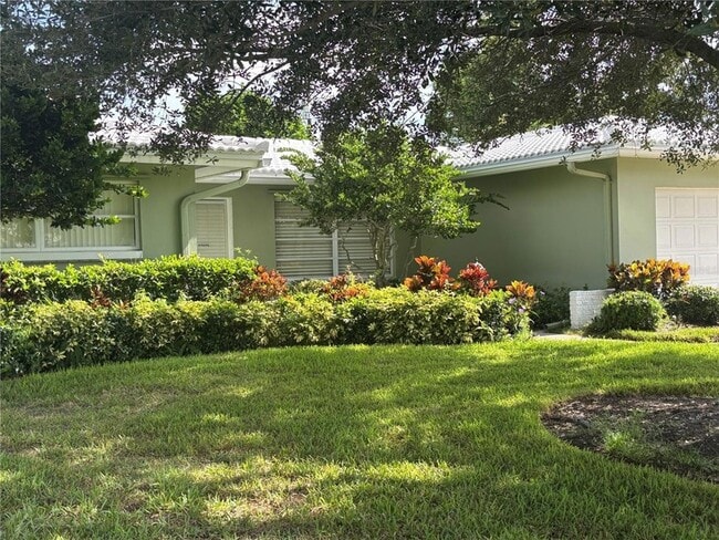 2060 Attache Ct in Clearwater, FL - Building Photo - Building Photo