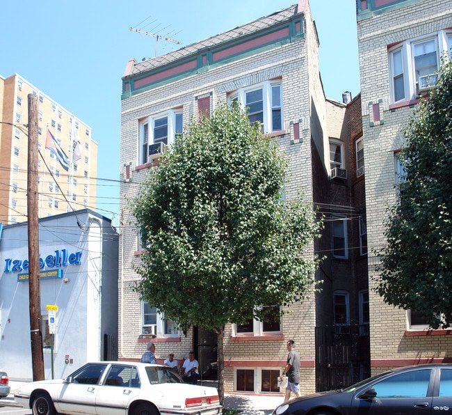 412 62nd St in West New York, NJ - Building Photo - Building Photo