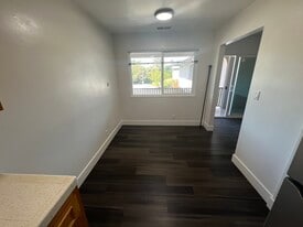 4303 Rilea Way, Unit 1 in Oakland, CA - Building Photo
