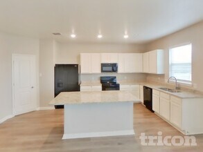 1335 Coltview Pl in Dallas, TX - Foto de edificio - Building Photo