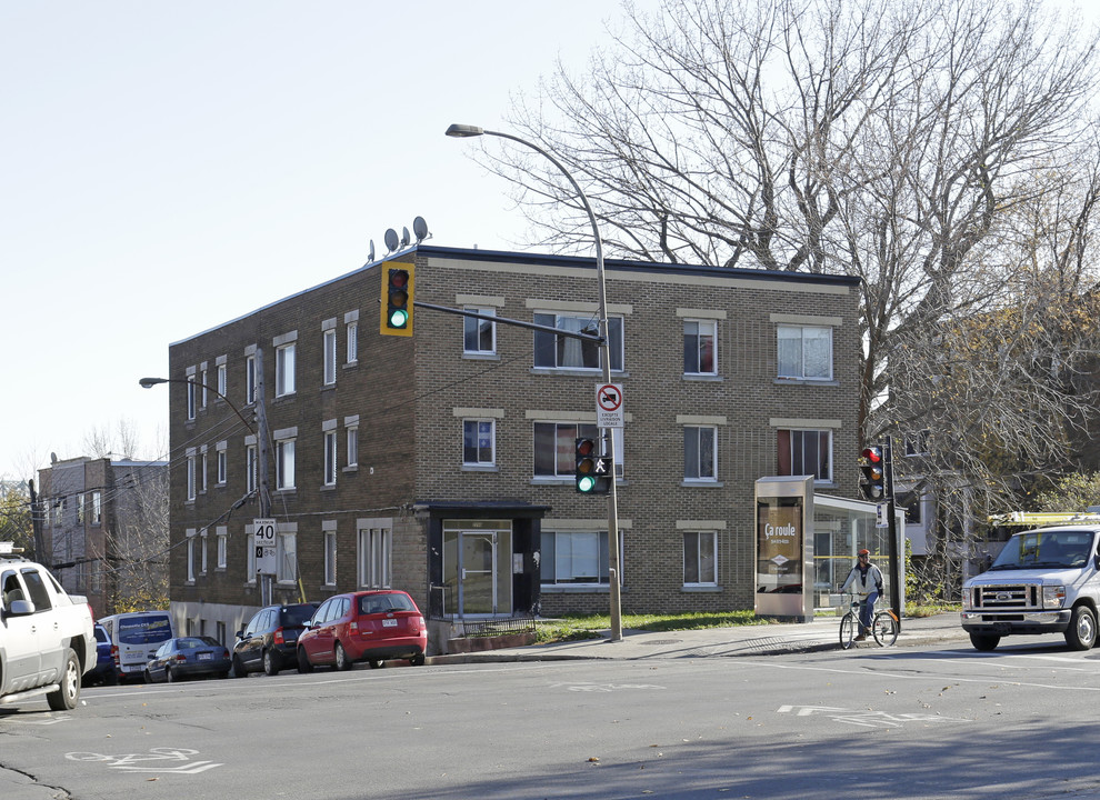 2990 Sherbrooke E in Montréal, QC - Building Photo