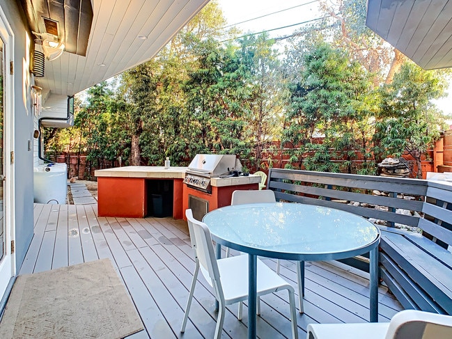 property at 809 Warren Ave