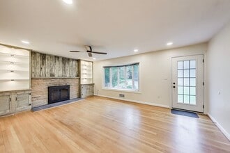 6107 Parkway Dr in Laurel, MD - Foto de edificio - Building Photo