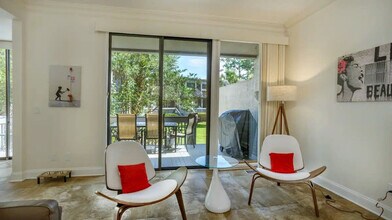 13 Lighthouse Ln in Hilton Head Island, SC - Building Photo - Building Photo