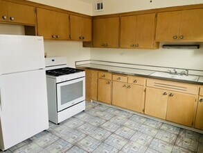 4925 Greenwood St, Unit 4925 Greenwood St 2E in Skokie, IL - Building Photo - Building Photo