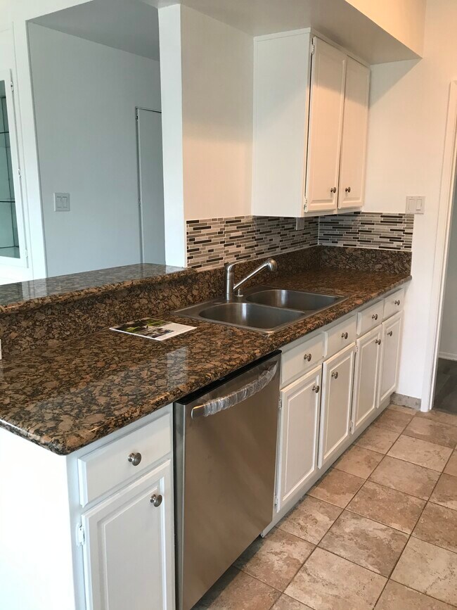 14607 Erwin St in Van Nuys, CA - Building Photo - Building Photo