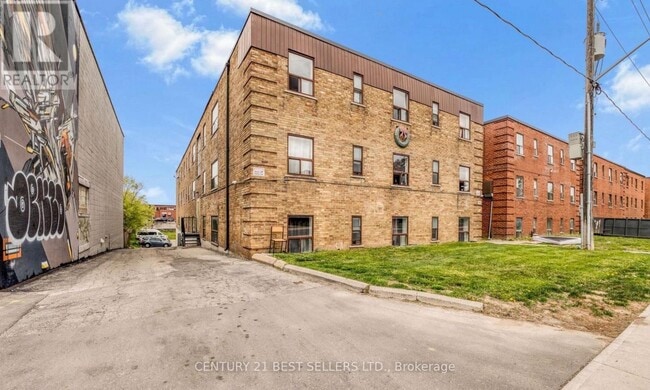 property at 990 O'Connor Dr