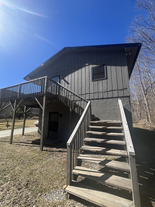 691 Howards Creek Rd in Boone, NC - Building Photo